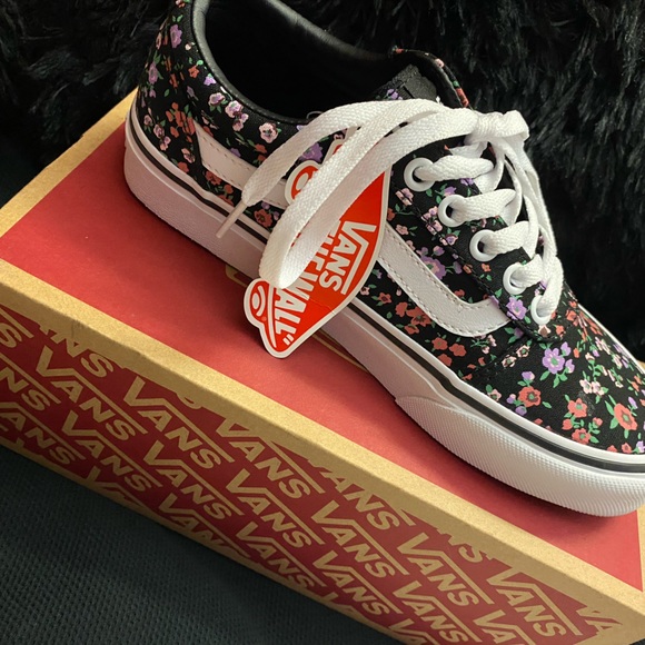 Vans - Picture 1 of 2
